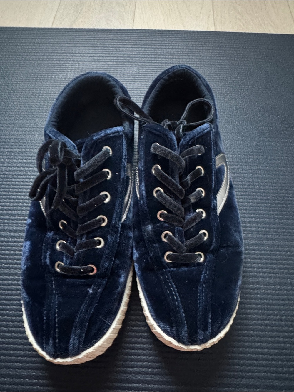 Tretorn Navy Velvet Low-Top Sneakers with Silver Accent, Size 7